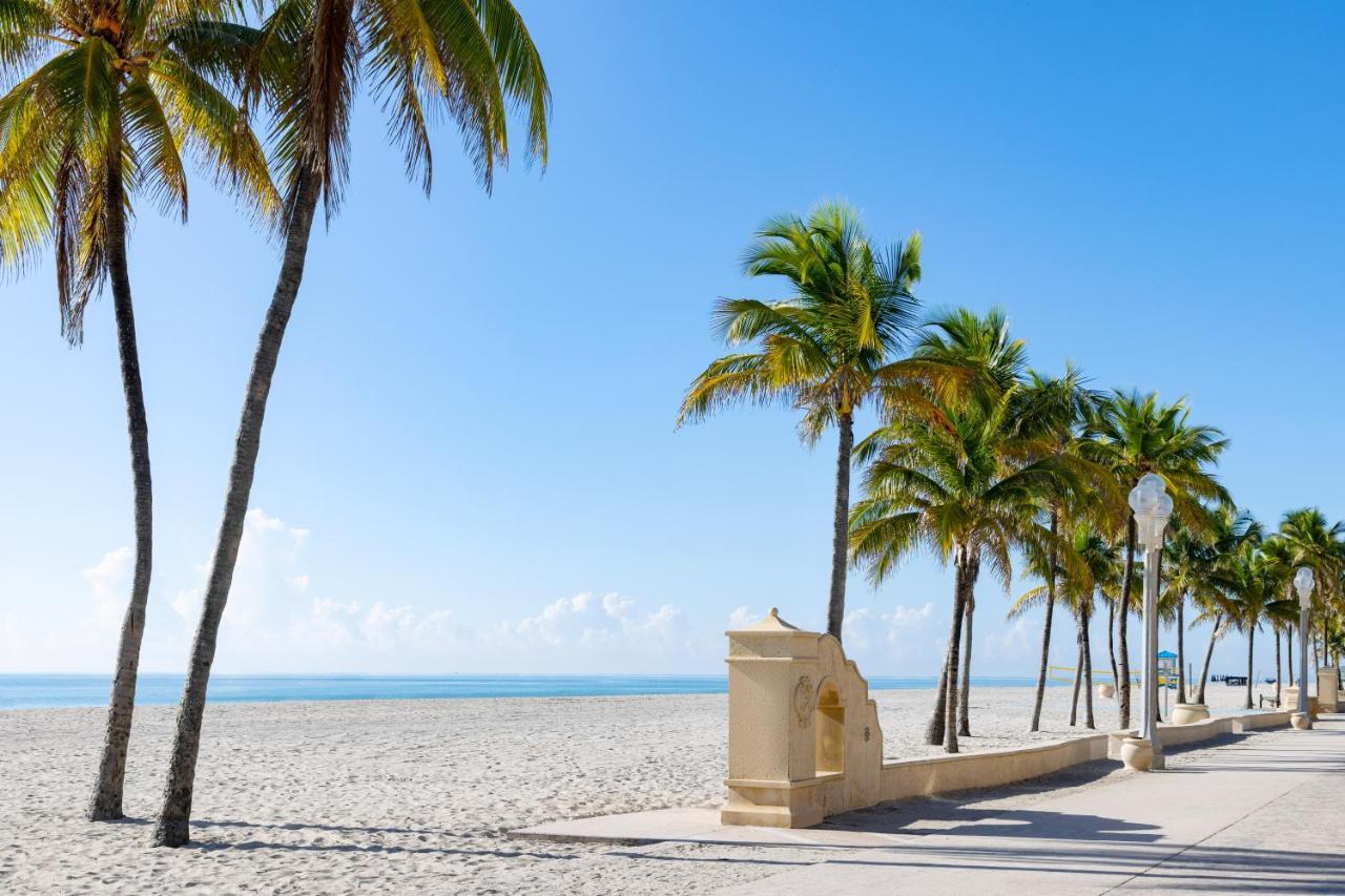 Costa Hollywood Beach Resort - An All Suite Hotel Exterior photo