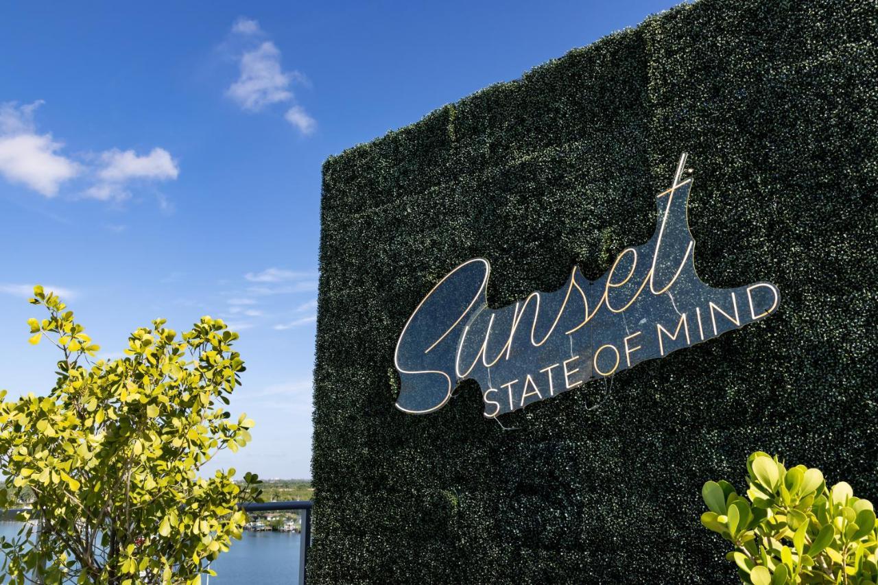Costa Hollywood Beach Resort - An All Suite Hotel Exterior photo