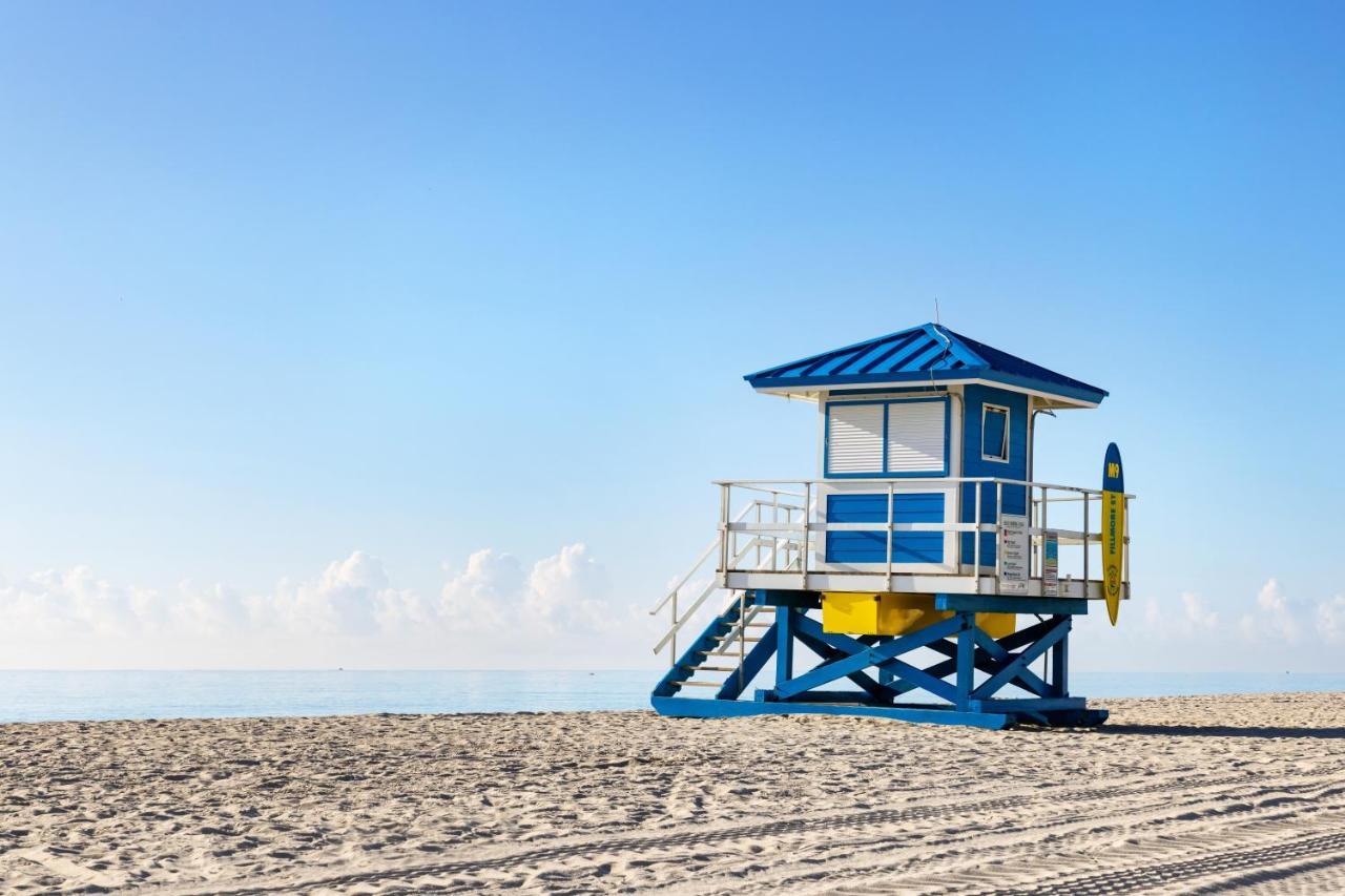 Costa Hollywood Beach Resort - An All Suite Hotel Exterior photo
