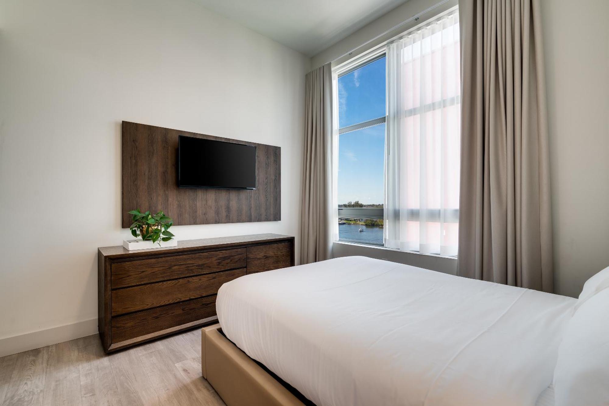 Costa Hollywood Beach Resort - An All Suite Hotel Exterior photo