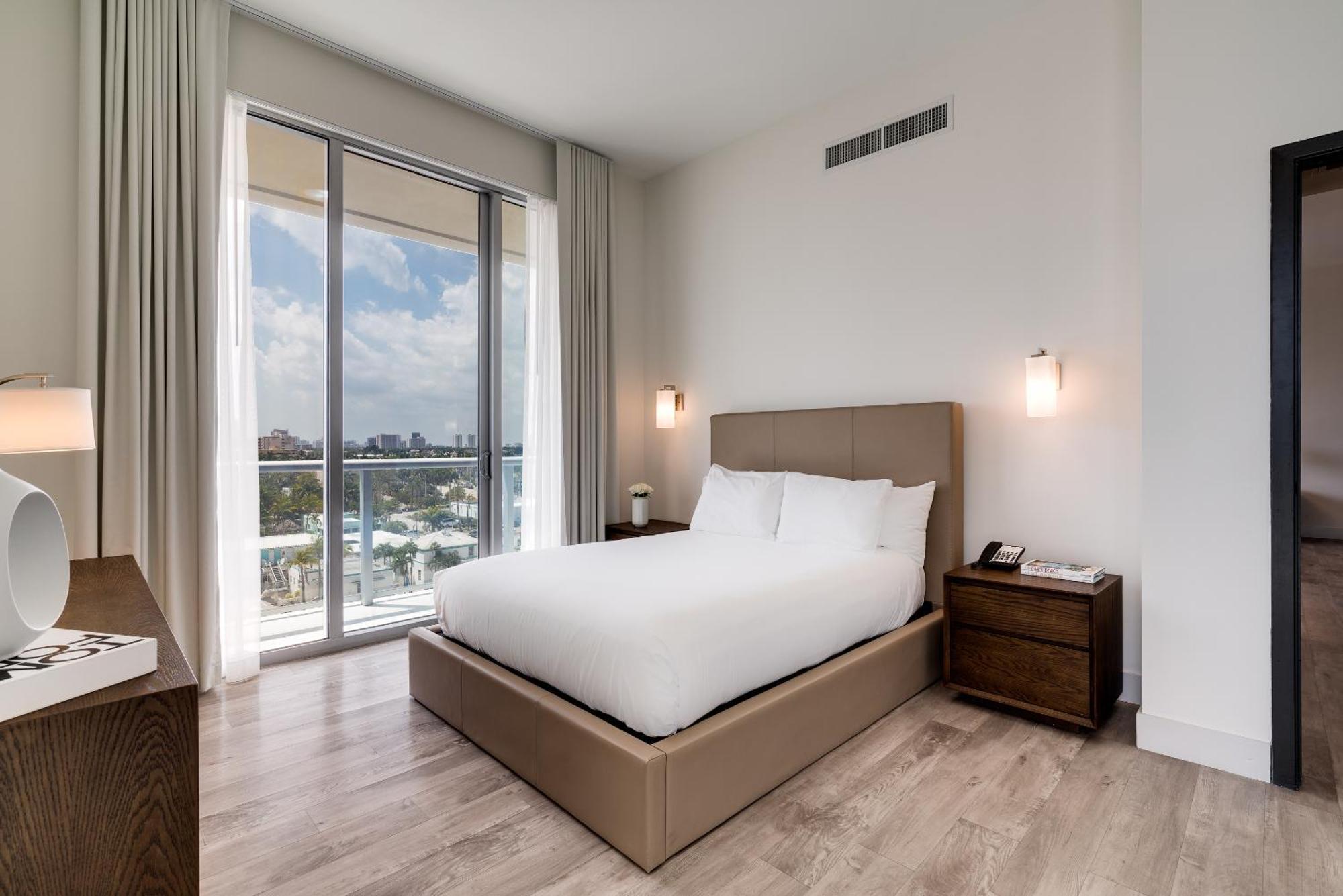 Costa Hollywood Beach Resort - An All Suite Hotel Exterior photo