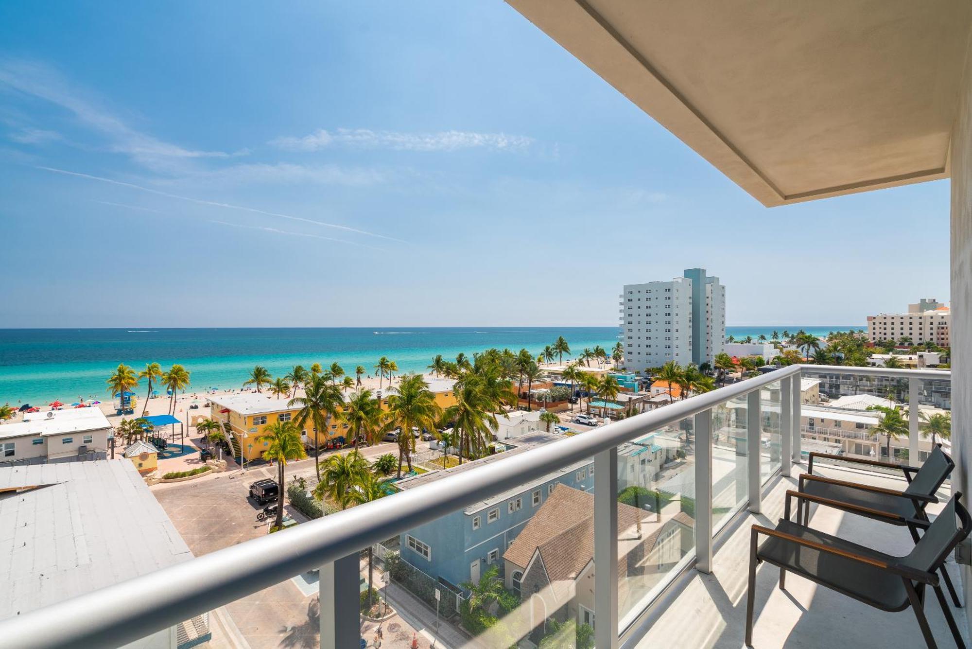 Costa Hollywood Beach Resort - An All Suite Hotel Exterior photo