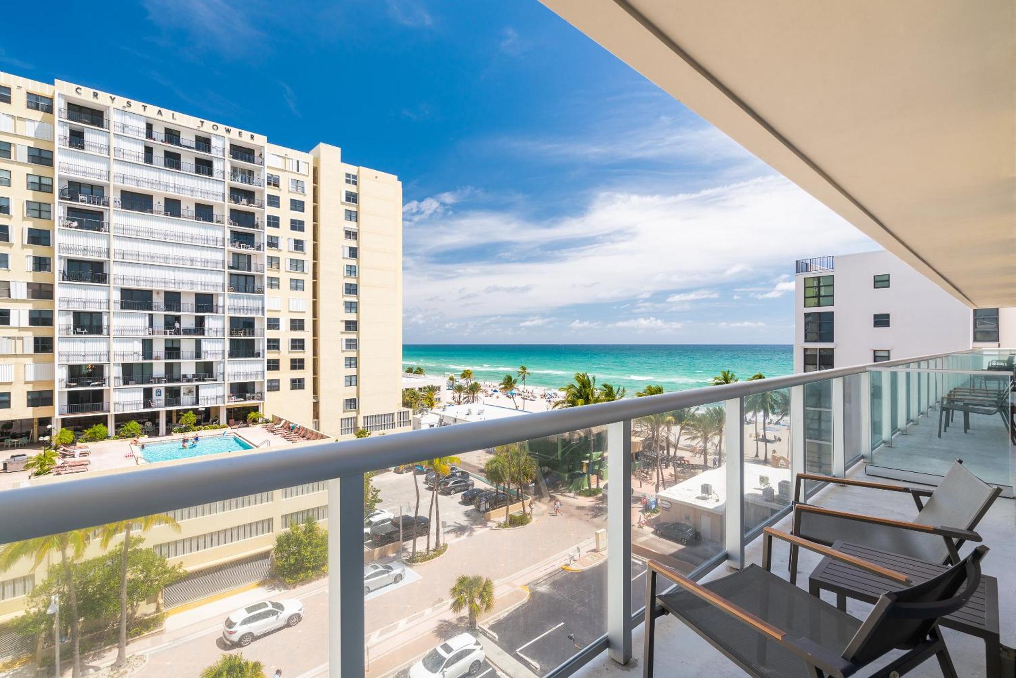 Costa Hollywood Beach Resort - An All Suite Hotel Exterior photo