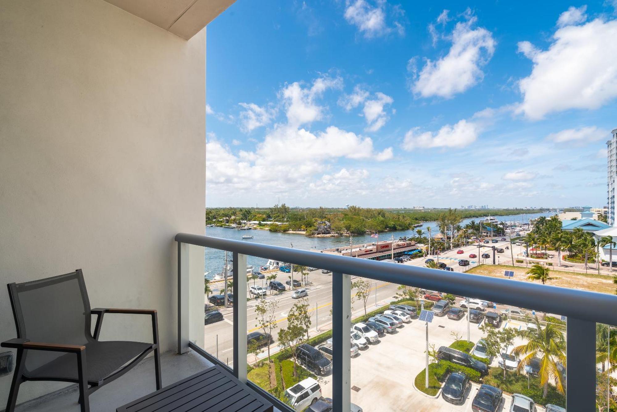 Costa Hollywood Beach Resort - An All Suite Hotel Exterior photo