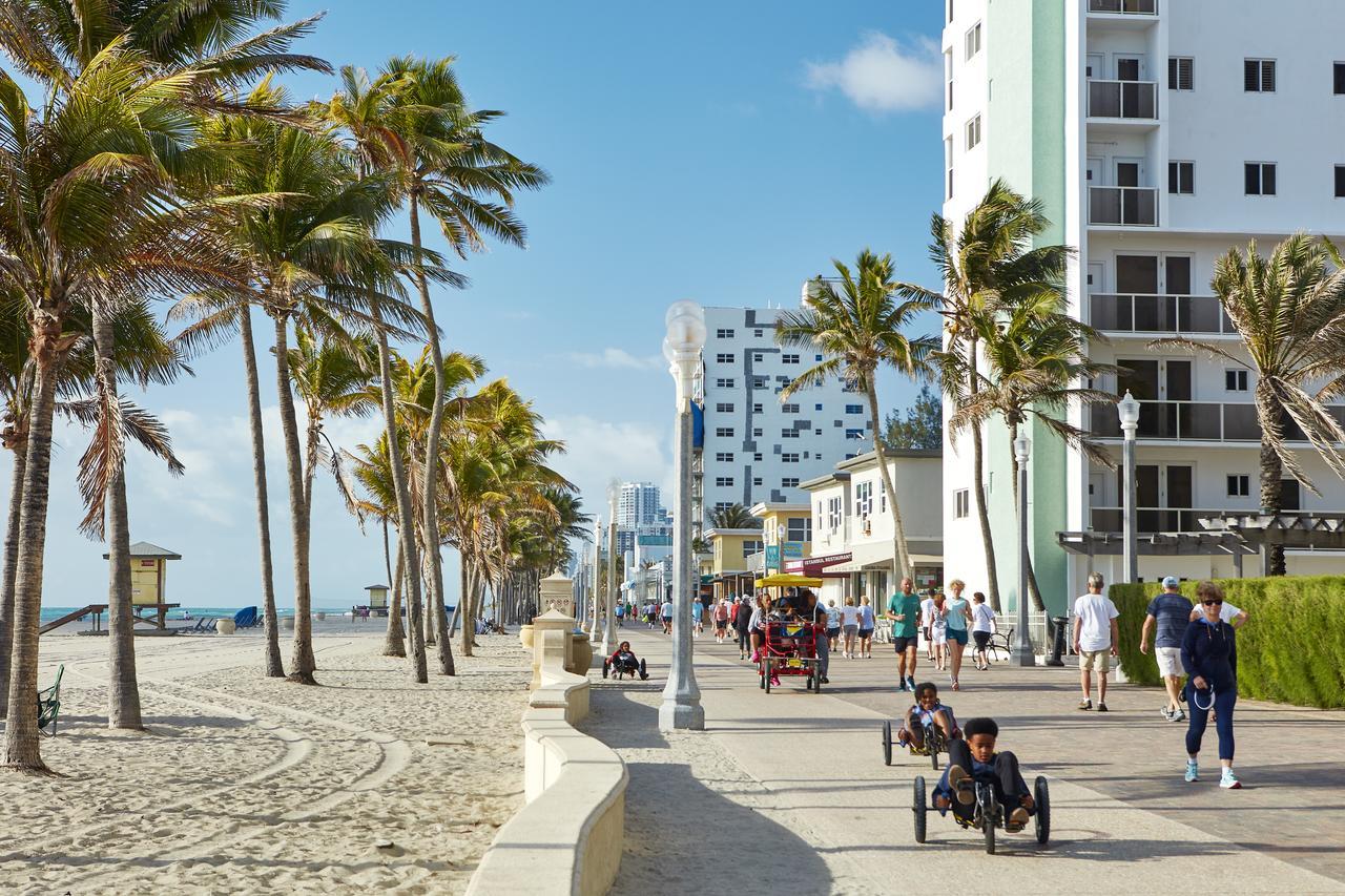Costa Hollywood Beach Resort - An All Suite Hotel Exterior photo
